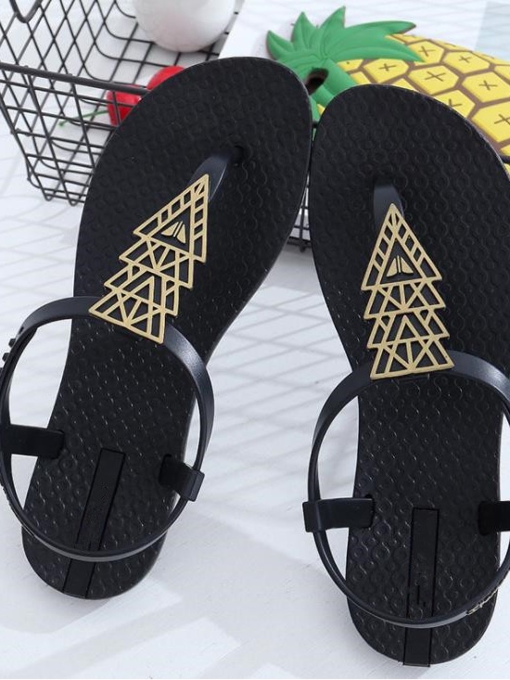 NWT Black Women's Geometric Accent Thong Sandals Size 9